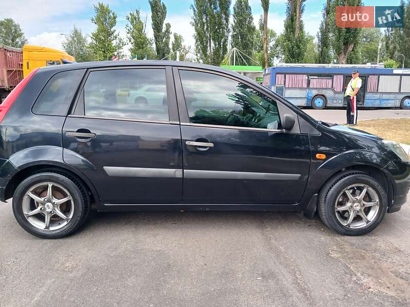 Хэтчбек Ford Fiesta 2006 в Киеве