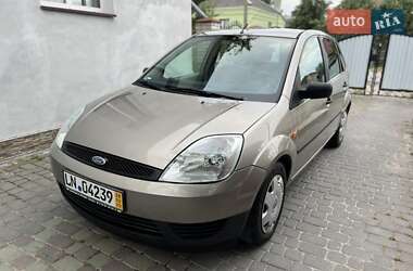 Хэтчбек Ford Fiesta 2002 в 