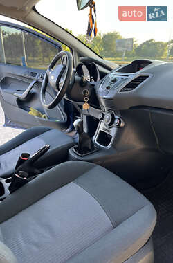 Хэтчбек Ford Fiesta 2010 в 