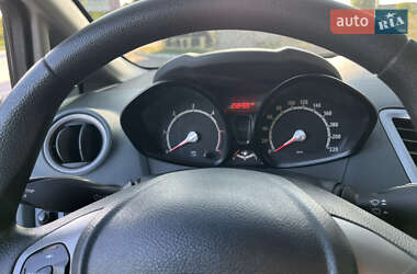 Хэтчбек Ford Fiesta 2010 в 