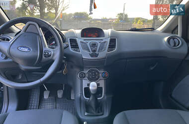 Хэтчбек Ford Fiesta 2010 в 