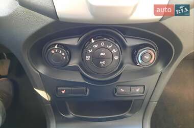 Седан Ford Fiesta 2011 в 