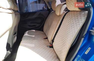 Седан Ford Fiesta 2011 в 
