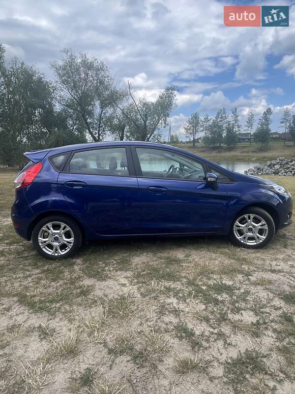 Хетчбек Ford Fiesta 2016 в Києві