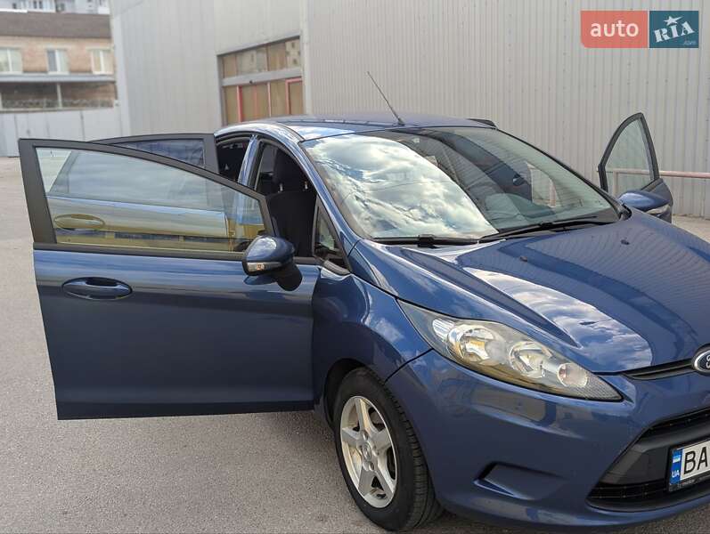 Хетчбек Ford Fiesta 2010 в 