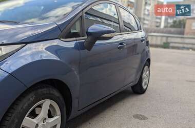 Хетчбек Ford Fiesta 2010 в 