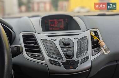 Хетчбек Ford Fiesta 2010 в 