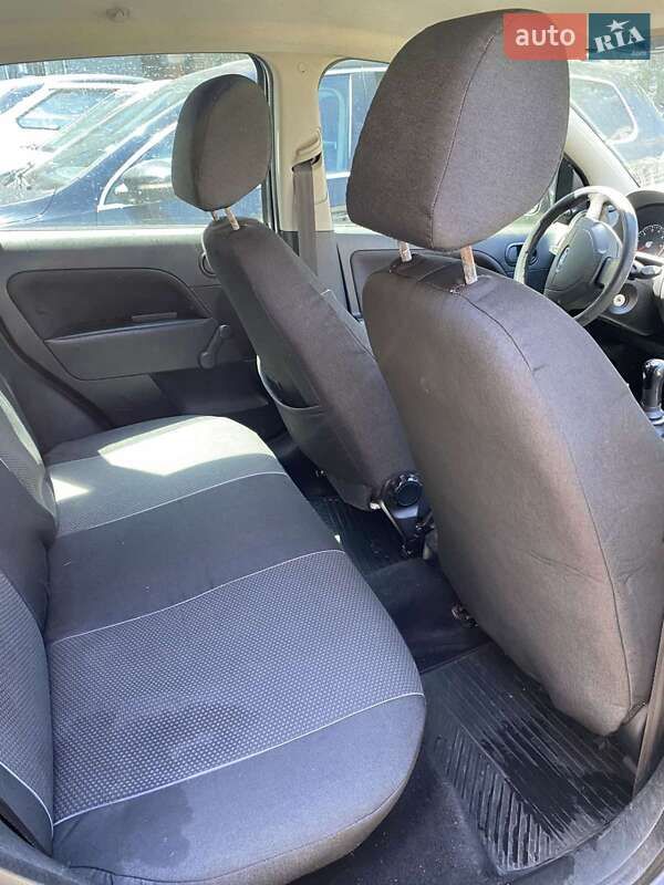Хэтчбек Ford Fiesta 2007 в Шептицькому