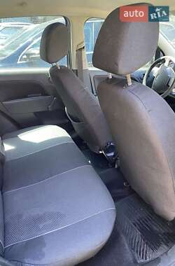 Хэтчбек Ford Fiesta 2007 в 