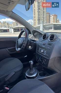 Хэтчбек Ford Fiesta 2007 в 
