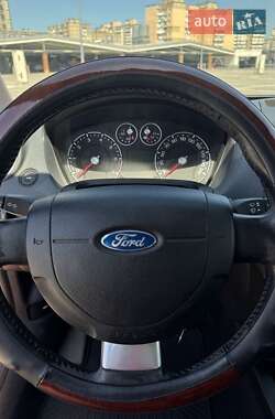 Хэтчбек Ford Fiesta 2007 в 