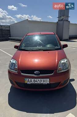 Хэтчбек Ford Fiesta 2007 в 