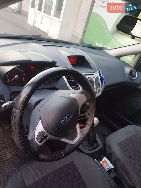 Хетчбек Ford Fiesta 2011 в Львові фото 4 Хетчбек Ford Fiesta 2011 в Львові