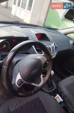 Хэтчбек Ford Fiesta 2011 в 
