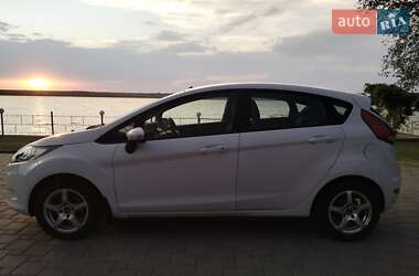Хэтчбек Ford Fiesta 2011 в 
