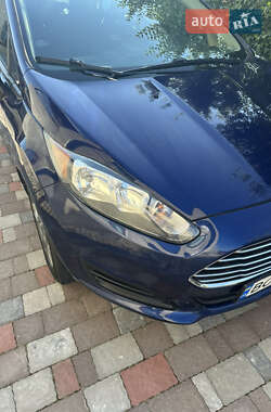 Седан Ford Fiesta 2015 в 