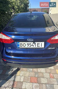 Седан Ford Fiesta 2015 в 