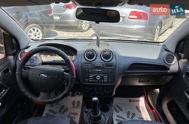 Хэтчбек Ford Fiesta 2006 в 
