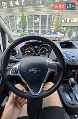 Хэтчбек Ford Fiesta 2015 в 