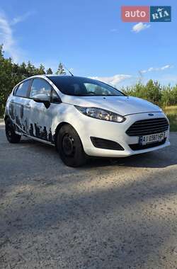 Хэтчбек Ford Fiesta 2015 в 