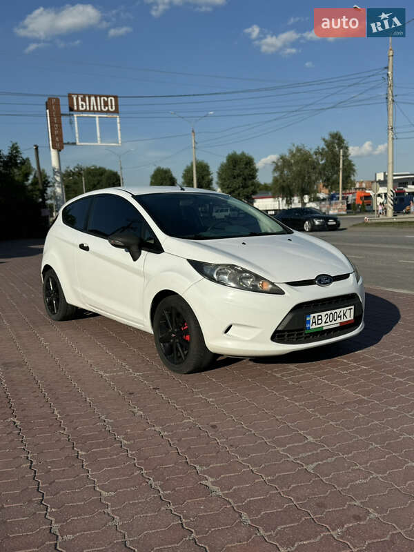 Хэтчбек Ford Fiesta 2010 в 