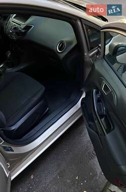 Хэтчбек Ford Fiesta 2016 в 