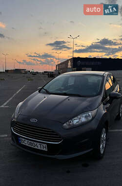 Хэтчбек Ford Fiesta 2016 в 