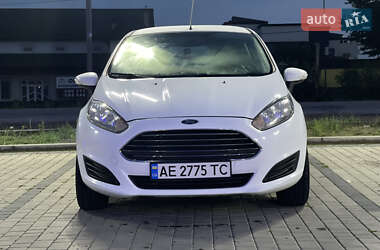 Хэтчбек Ford Fiesta 2016 в 
