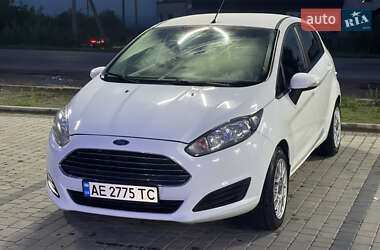 Хэтчбек Ford Fiesta 2016 в 