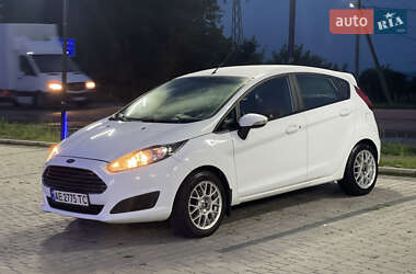 Хэтчбек Ford Fiesta 2016 в 