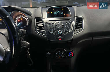 Хэтчбек Ford Fiesta 2016 в 