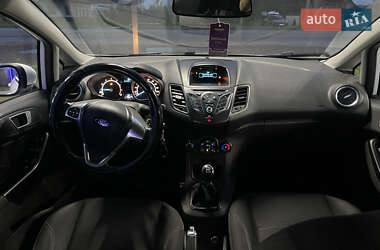 Хэтчбек Ford Fiesta 2016 в 