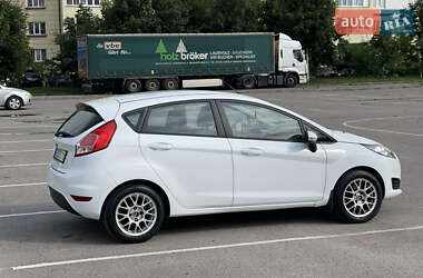 Хэтчбек Ford Fiesta 2016 в 