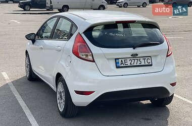 Хэтчбек Ford Fiesta 2016 в 