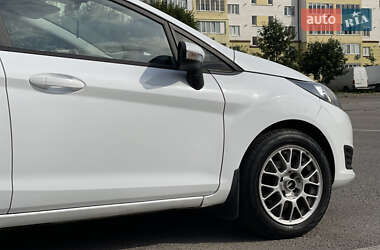 Хэтчбек Ford Fiesta 2016 в 