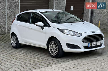 Хэтчбек Ford Fiesta 2016 в 