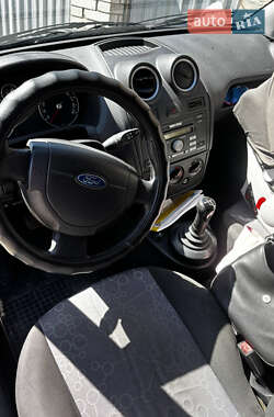 Хэтчбек Ford Fiesta 2007 в 