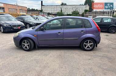 Хэтчбек Ford Fiesta 2006 в 