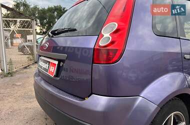 Хэтчбек Ford Fiesta 2006 в 