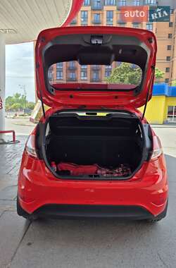 Хэтчбек Ford Fiesta 2015 в 