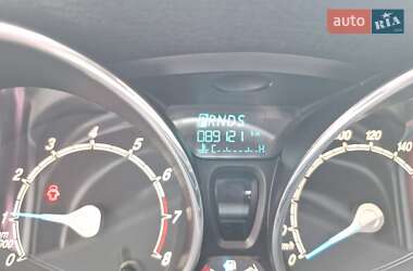 Хэтчбек Ford Fiesta 2015 в 