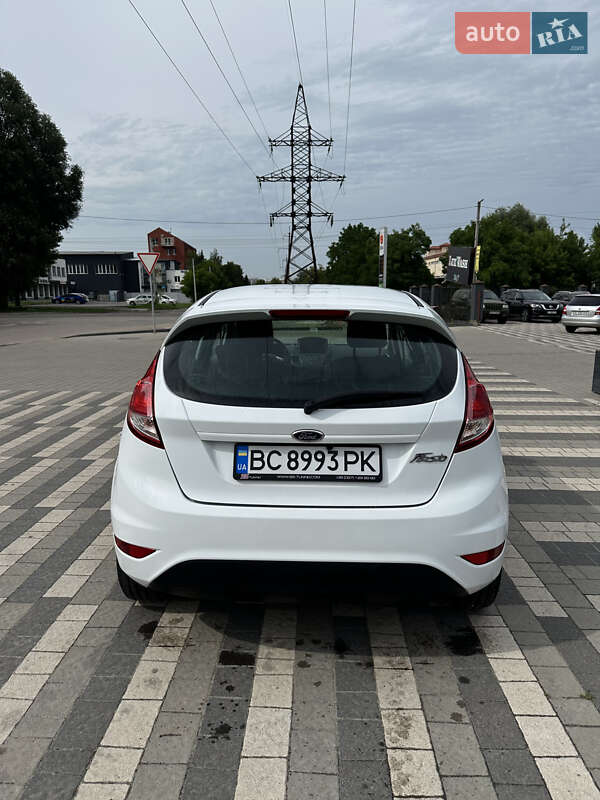Хэтчбек Ford Fiesta 2015 в Львове