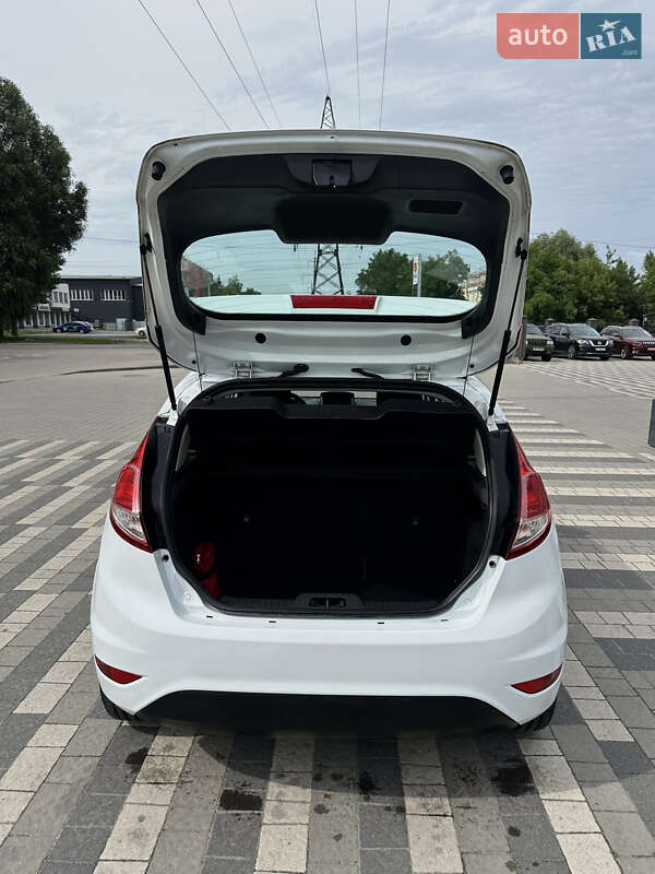 Хэтчбек Ford Fiesta 2015 в Львове
