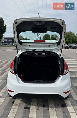 Хэтчбек Ford Fiesta 2015 в 