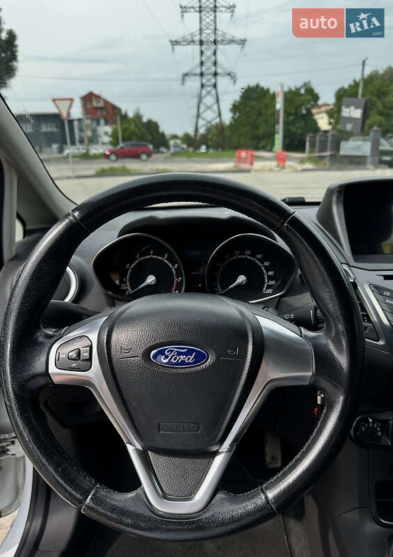 Хэтчбек Ford Fiesta 2015 в Львове