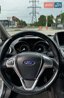 Хэтчбек Ford Fiesta 2015 в 