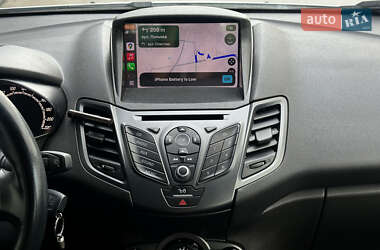 Хэтчбек Ford Fiesta 2015 в 