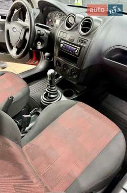 Хэтчбек Ford Fiesta 2006 в 