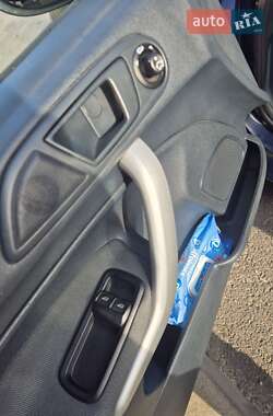 Хэтчбек Ford Fiesta 2012 в 