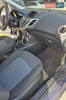 Хэтчбек Ford Fiesta 2012 в 